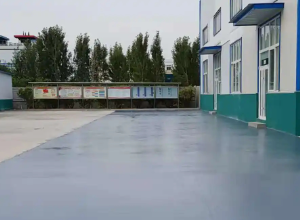 静安彩色路面喷涂翻新的材料对冬季